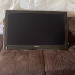 40” Samsung Flatscreen TV