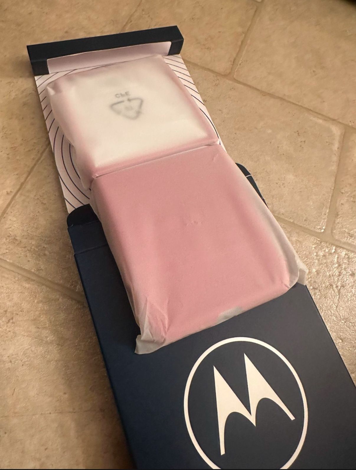 Motorola Razr+ 2024 Protective Case Peacock Pink