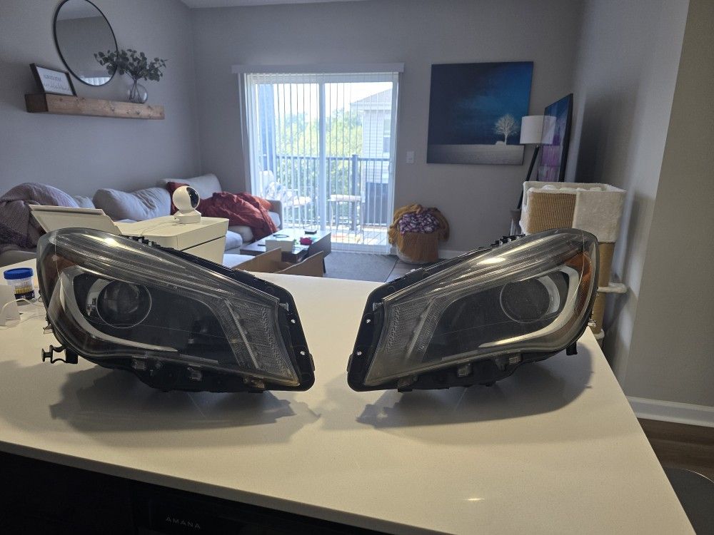 2014 Mercedes-Benz CLA250 Bi-Xenon Headlight set.