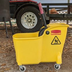 Rubbermaid Commercial Mop Bucket Wringer Combo + Mop