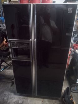 GE electric fridge freezer.