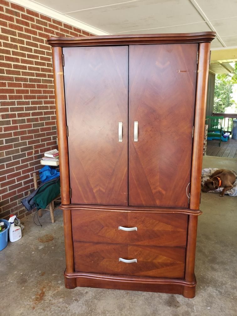 Free!! You pick up. TV stand/hutch