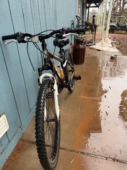 Mongoose  Mountain Bike Black and White