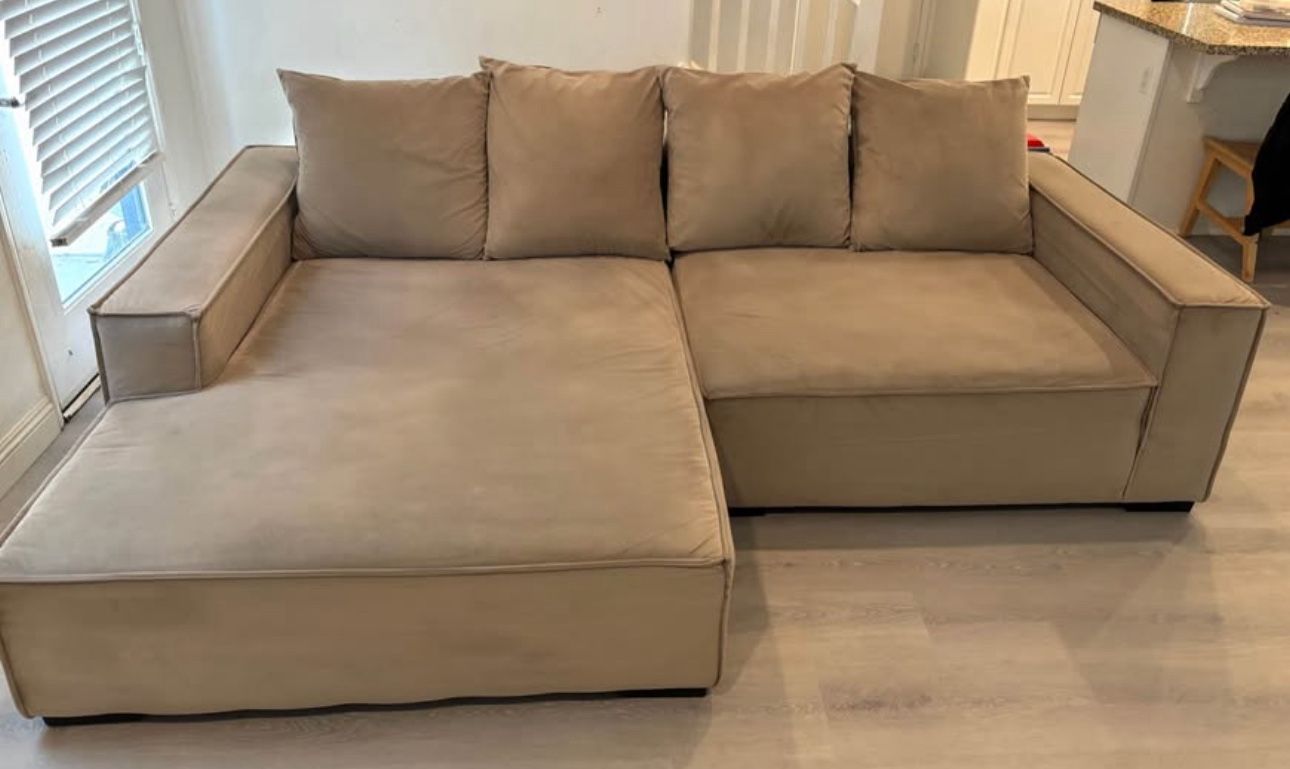 Madison - Sean and Catherine Lowe Sectional Couch