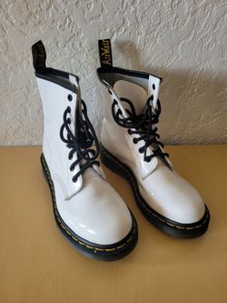 Dr martens woman boots oil resistant zise 7
