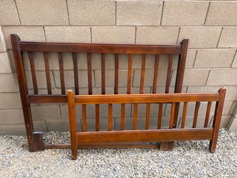 Queen size bed set (mattress & headboard/footboard)
