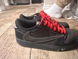Travis Scott size 9 men’s