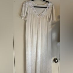 VINTAGE Lace Trim Short Sleeve V-Neck Nightgown Medium