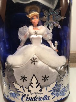 NIB- Disney’s Cinderella Holiday Edition Doll w/Ornament