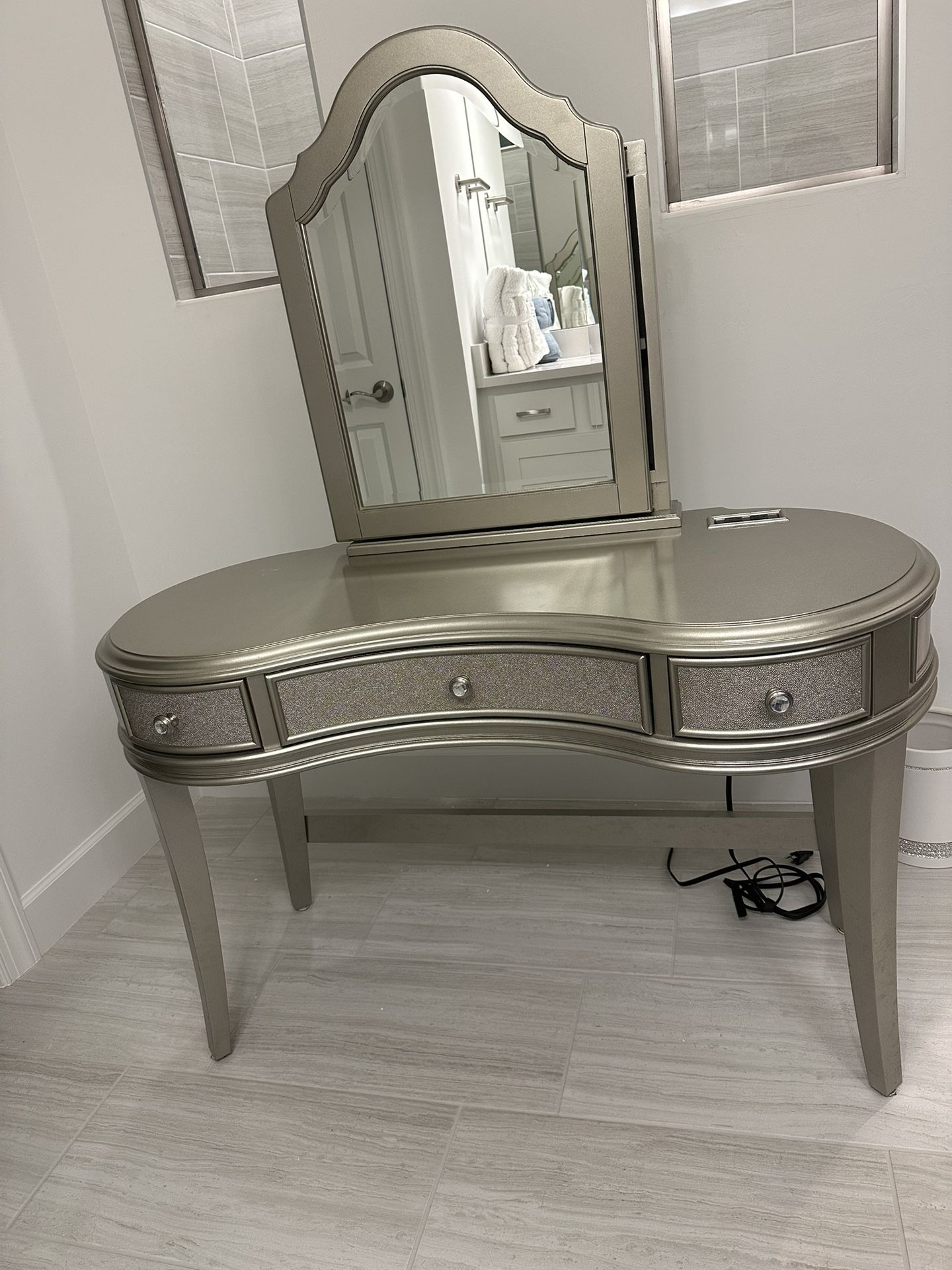 Vanity Desk