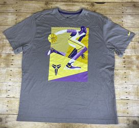 Rare Nike Kobe Bryant Black Mamba Logo Art Design Mens XXL T-Shirt Laker Colors
