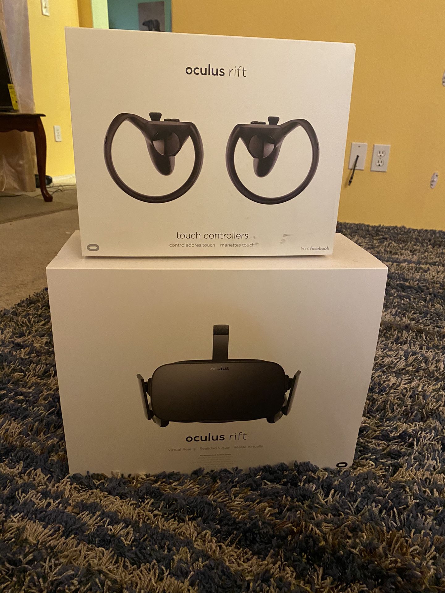 Brand NEW Oculus RIFT IN BOX!!!