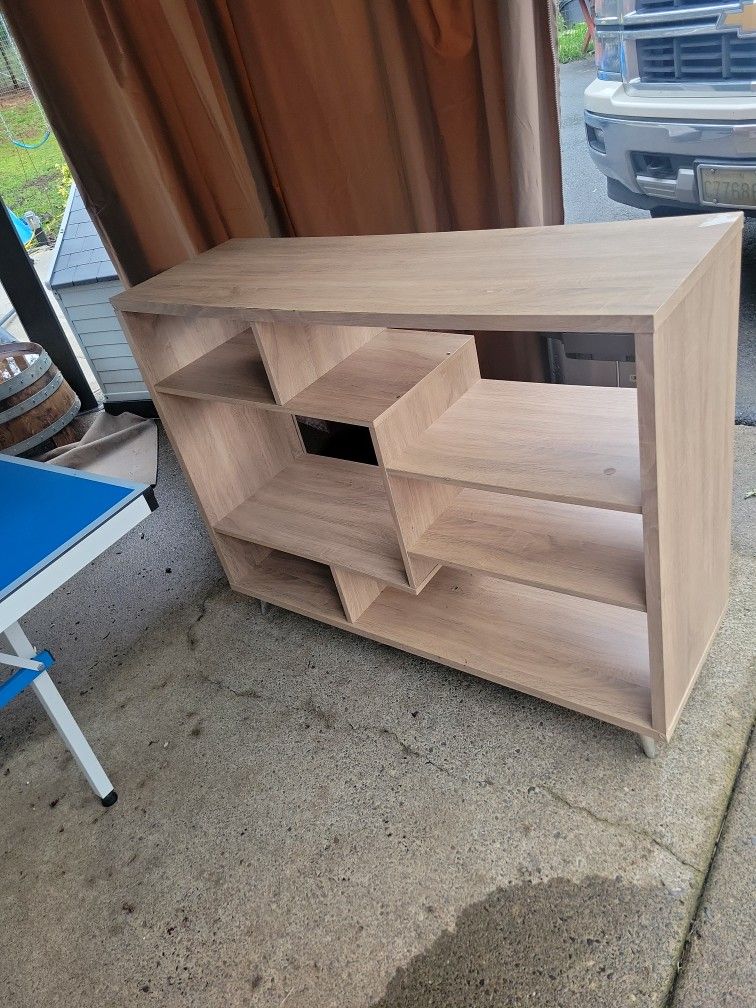 Entertainment/ Shelving 