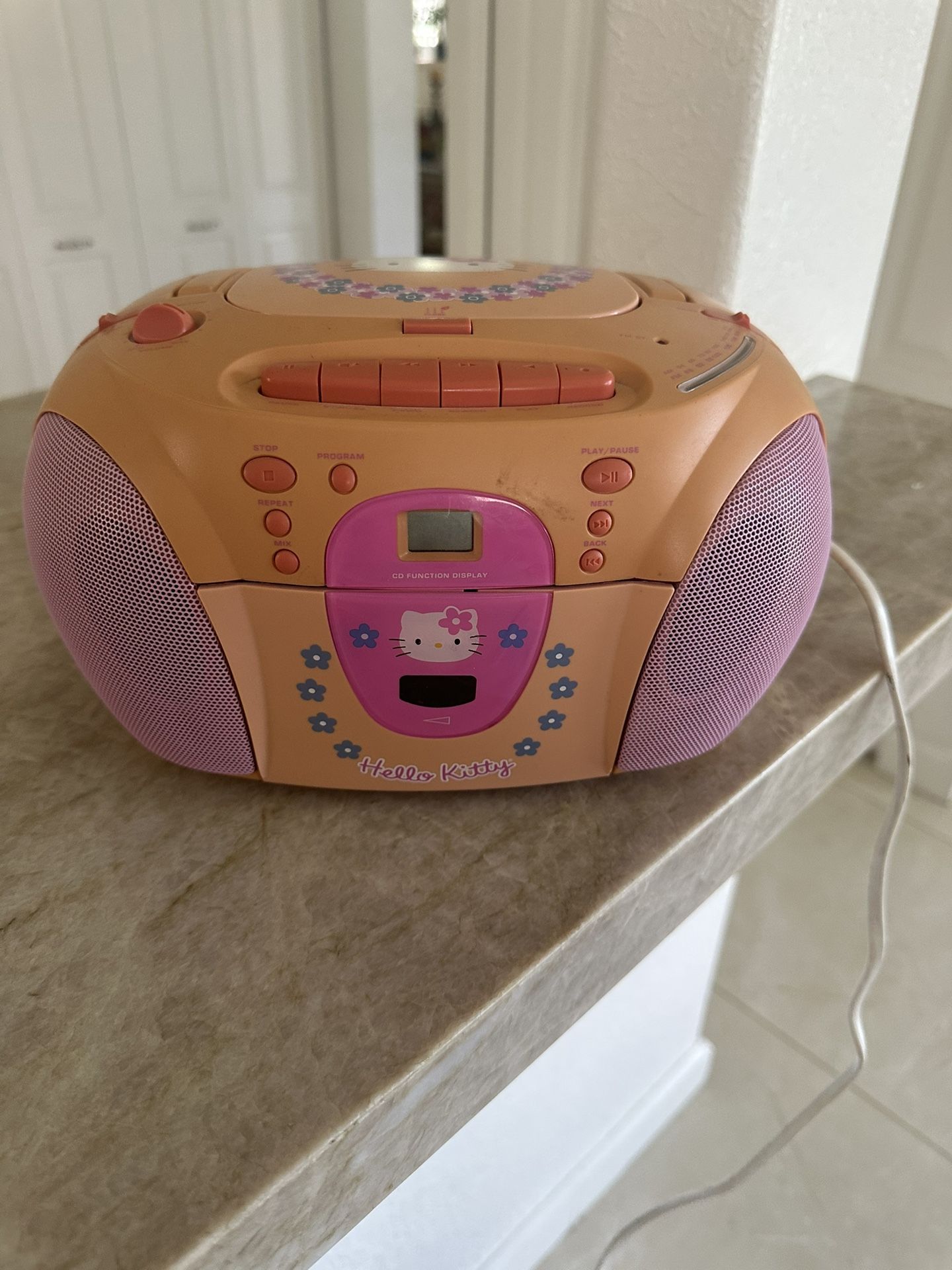 Rare Find Pink Hello Kitty CD Boombox AM/FM Radio & Cassette Player