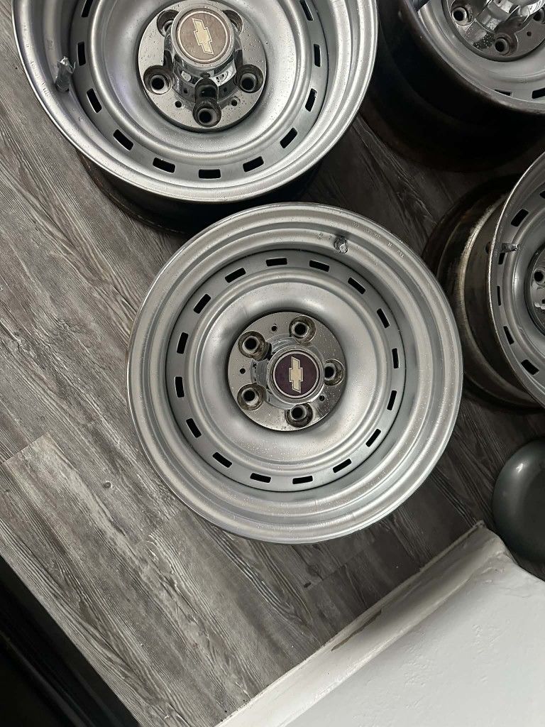 classic Chevrolet "Rallye" wheels 5x5 15s