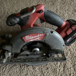 Milwaukee Circular Saw 