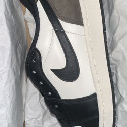 Jordan 1 Low Mocha (men’s 9.5) NEW