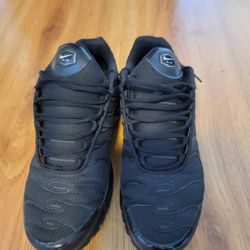 Nike Air Max Plus Triple Black