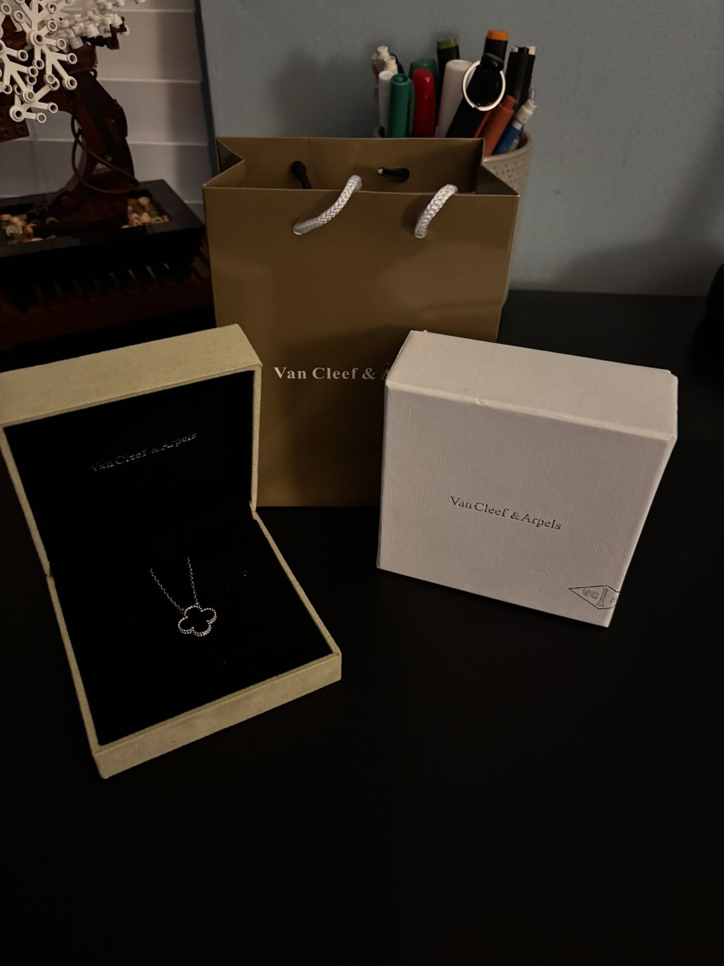 ✨VAN CLEEF✨ Black And Silver Necklace