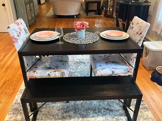 Kitchen table with two benches and two free chairs