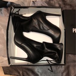 PRETTYLITTLETHING Black Boots
