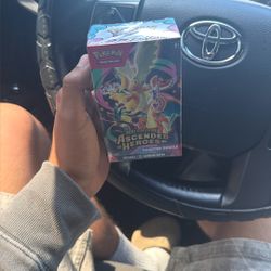 Ascending Hero Booster Bundle 