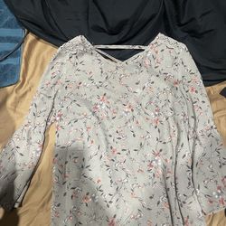 Women’s Juniors Floral Lace Blouse (Rewind) – Size S 🌿