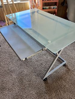 FREE COMPUTER DESK