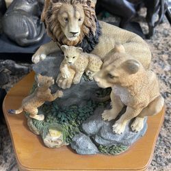 Lion Statues And Figurines 