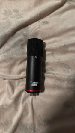 The Scarlett Studio CM25 MkIII condenser microphone