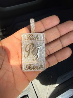 🚨🚨🚨 14k gold  Pendant  81grams 7ctw hand set diamonds  all natural