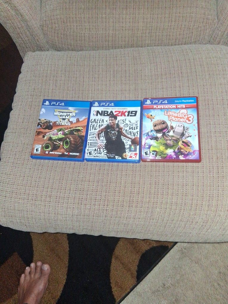 3 PS 4 GAMES