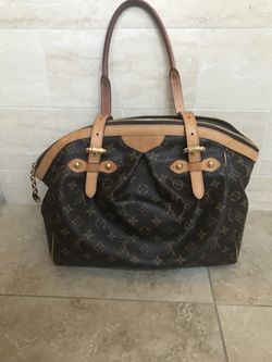 2,000 OboLouis Vuitton LV Trivoli GM Hand Bag M40144 Monogram Brown for  Sale in Albuquerque, NM - OfferUp