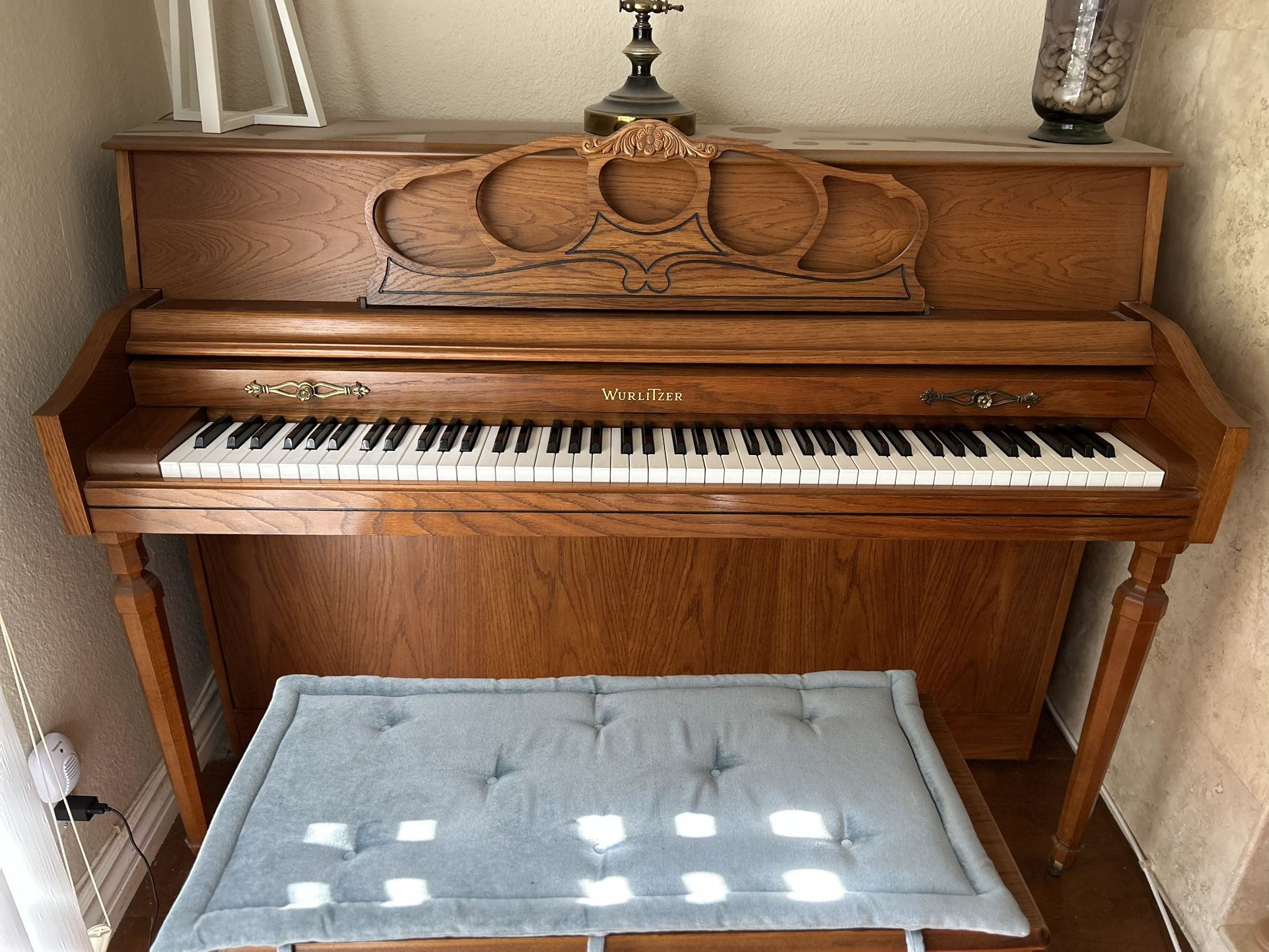 1987 Wurlitzer Piano