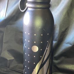 Stainless steel water bottle