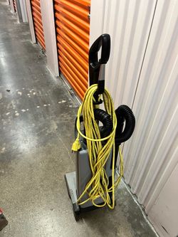 Commercial vacuum