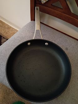 Calphalon pan 10 in