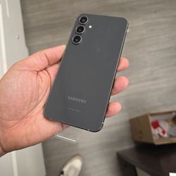 Samsung S23fe....128gb....5g. Unlock Any Sim