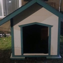 LARGE DOG HOUSE