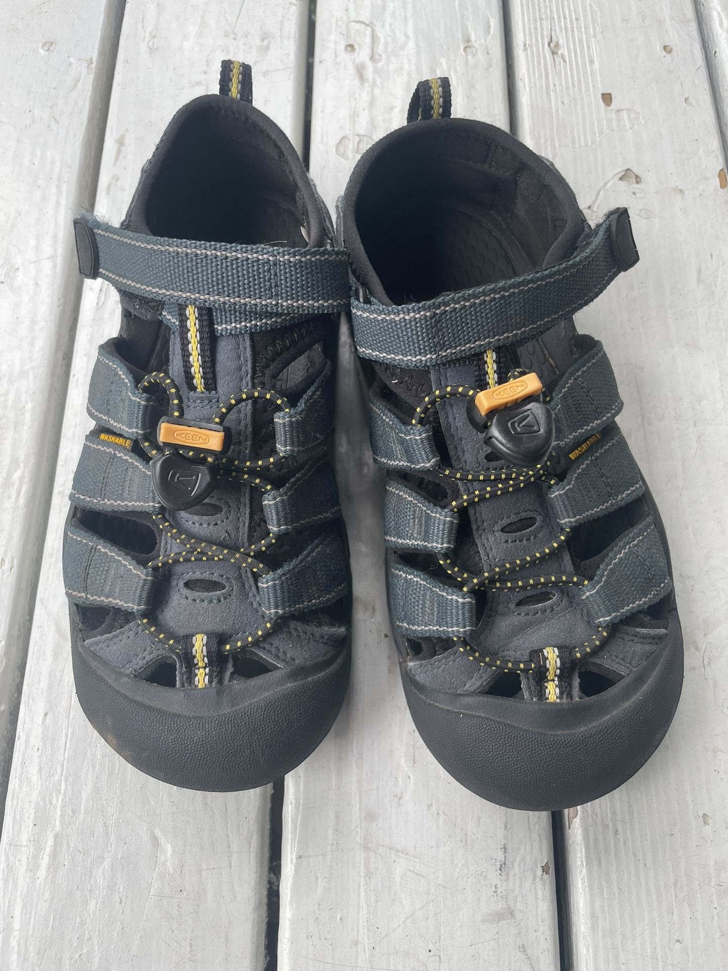 Keen Sandals Size 2 Kids