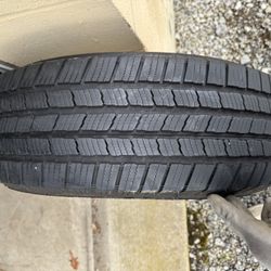 ONE Michelin Defender XTL M/S 225/65R17 Tires New Condition. 