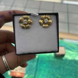 14k Earrings With Diamonds In The Middle 