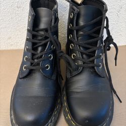 Dr Martens Boots Size M6/w7