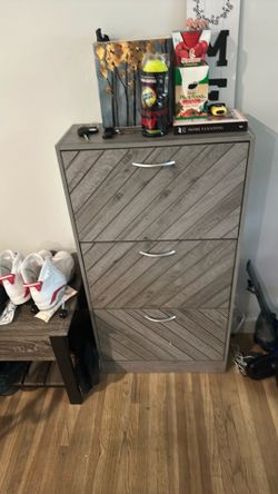Shoe cabinet