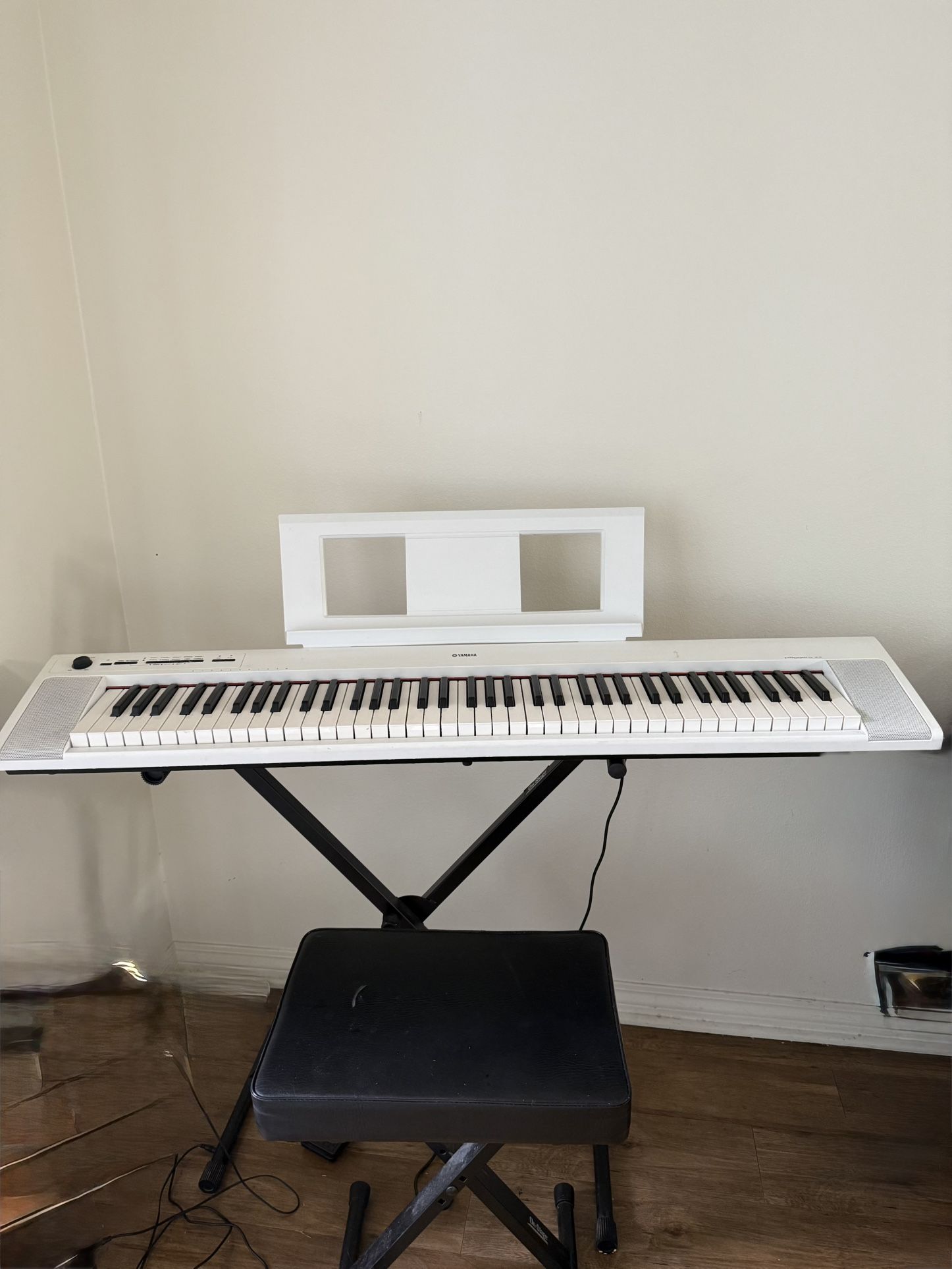 Yamaha NP-32 Piaggero 76 Key Piano Keyboard