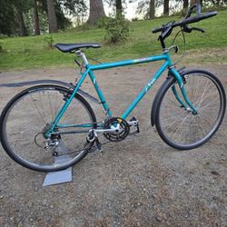 Fuji Cadenza 18 Speed Bicycle 