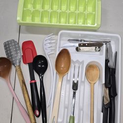 Utensils And Trays Bundle 