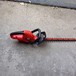 ELECTRIC CORDED HEDGE TRIMMER (BLACK & DECKER)