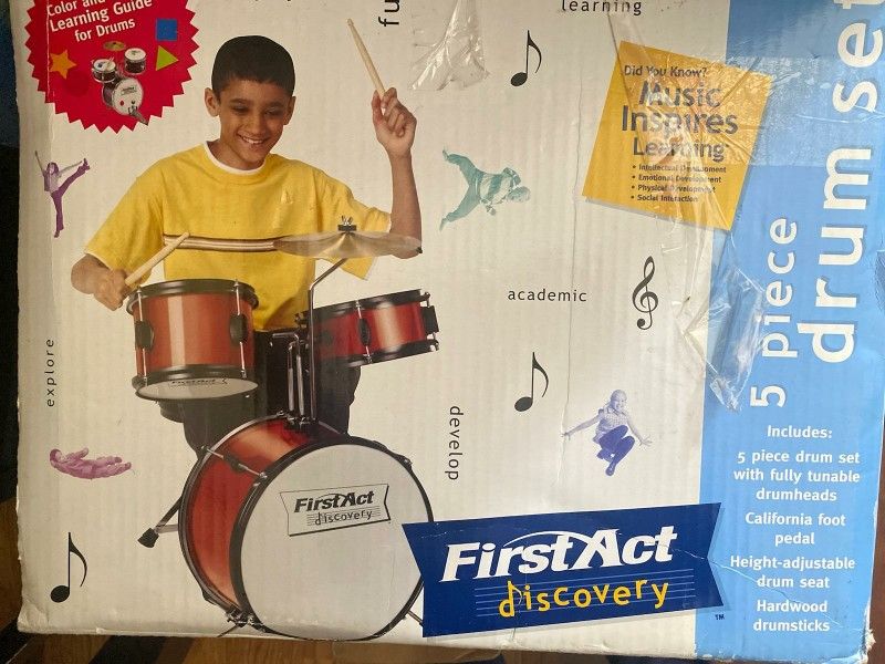 First Act Discovery 5 Piece Red Drum Set for Sale in Suffolk VA