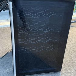 MAGIC CHEF WINE COOLER MCWC45A